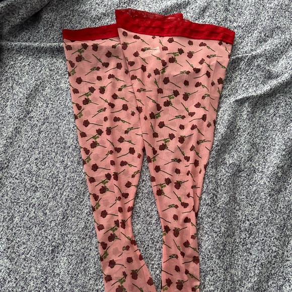 Uye Surana A Dozen Roses Stay Up stockings 2X/3X NWOT - Picture 2 of 2